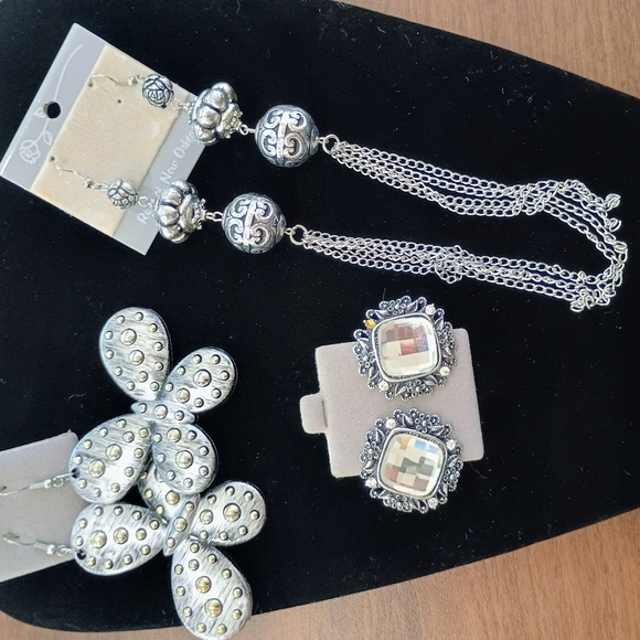 Jewelry - 3 Silver Pairs Of Earrings